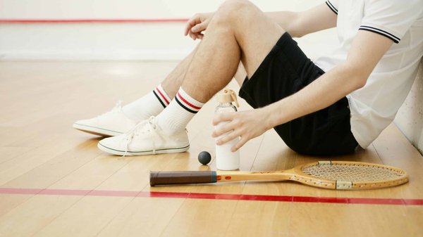 Le squash : Stratégies et techniques de jeu